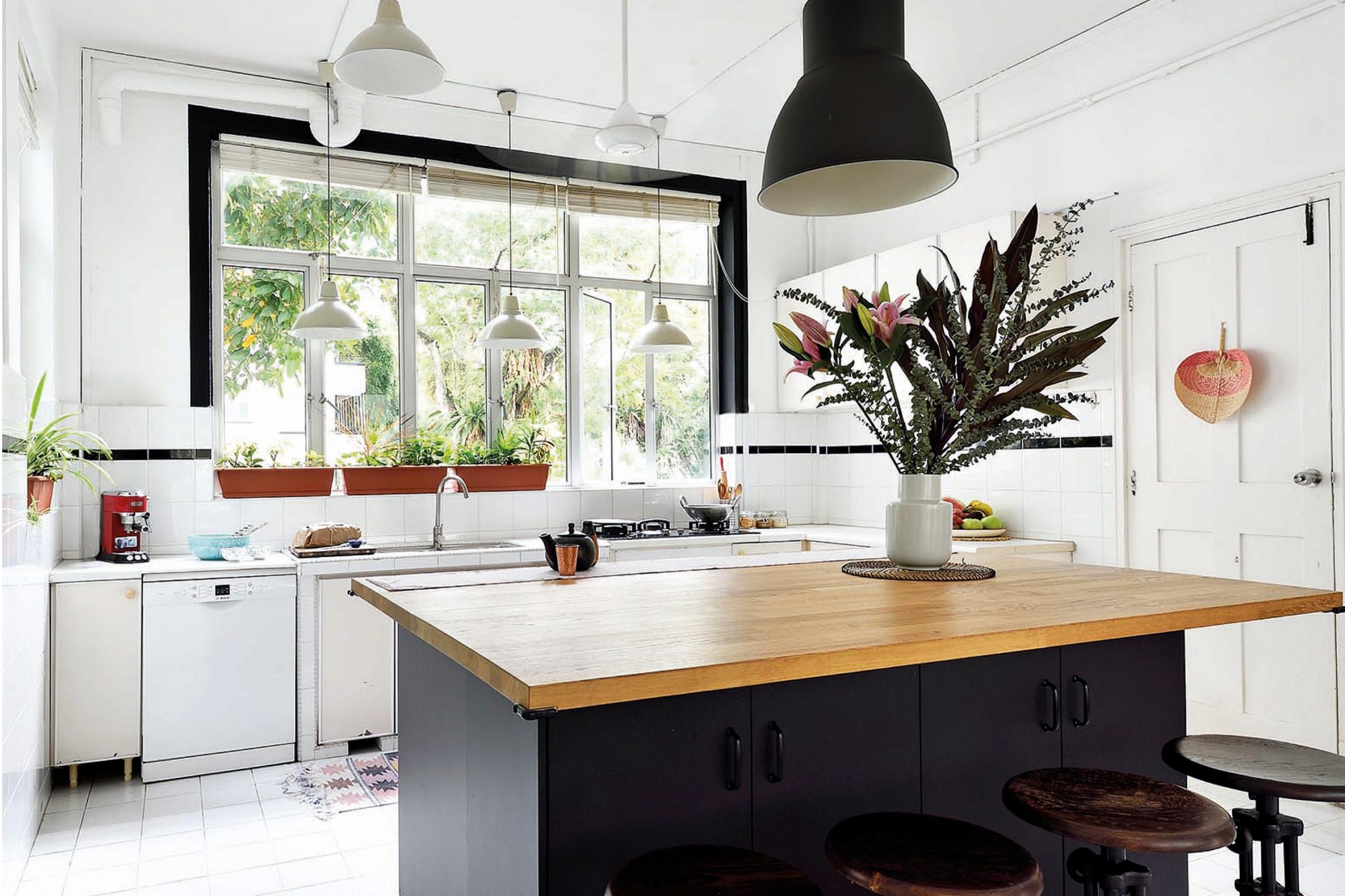 The Chic Home: Creature comforts in 100-year-old black-and-white home